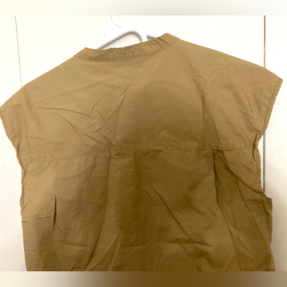 J Crew One Button Front  Sleeveless Cotton Blouse Tan/Size M - Picture 5 of 10